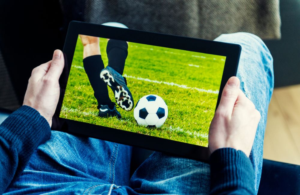 Menonton Bola Dengan Layanan Streaming